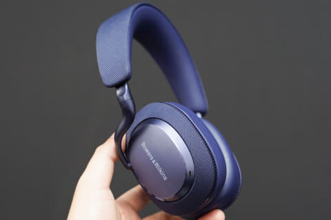 B&W、薄型化しても音質アップのNCヘッドフォン「Px7 S3」。aptX