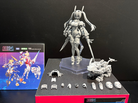 タカラトミー×コトブキヤ「メタモルバース」より「MV-01 斬山碧