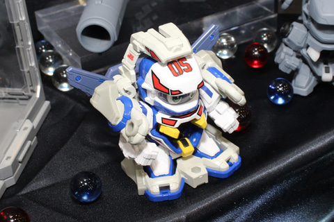 オリジナルの“遊んで楽しむ魅力”を踏襲！ビー玉を発射できる