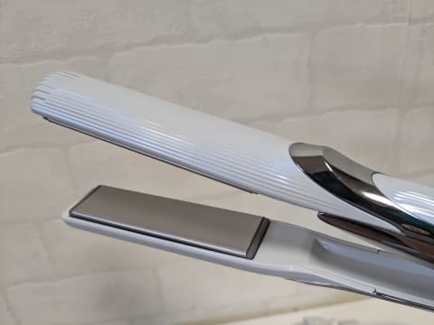 ReFaのヘアアイロンで髪がきれいに! サロンのような艶ストレートが簡単