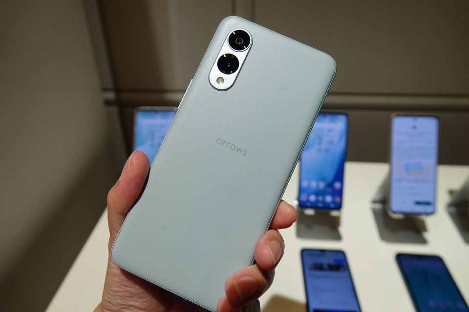 auとUQ、5Gスマホ「arrows We2」を8月16日発売 - ケータイ Watch