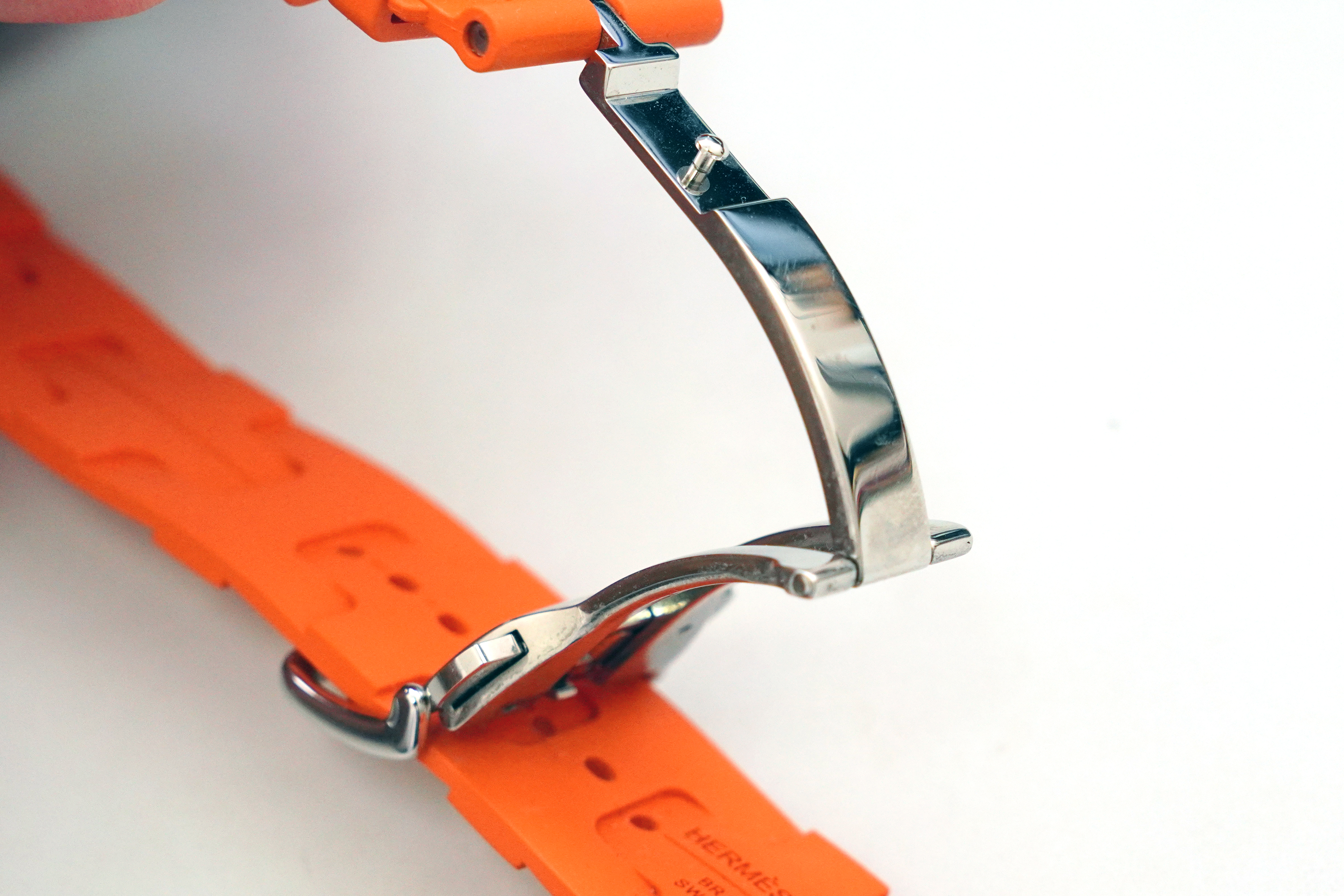 高級感と使い勝手を両立！ エルメスのApple Watch用ラバーバンド