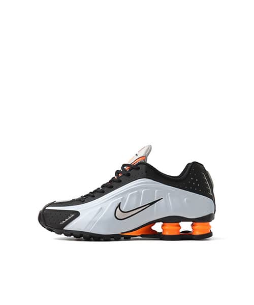 NIKE SHOX R4 BLACK/METALLIC GOLD-METALLIC SILVER （ナイキ
