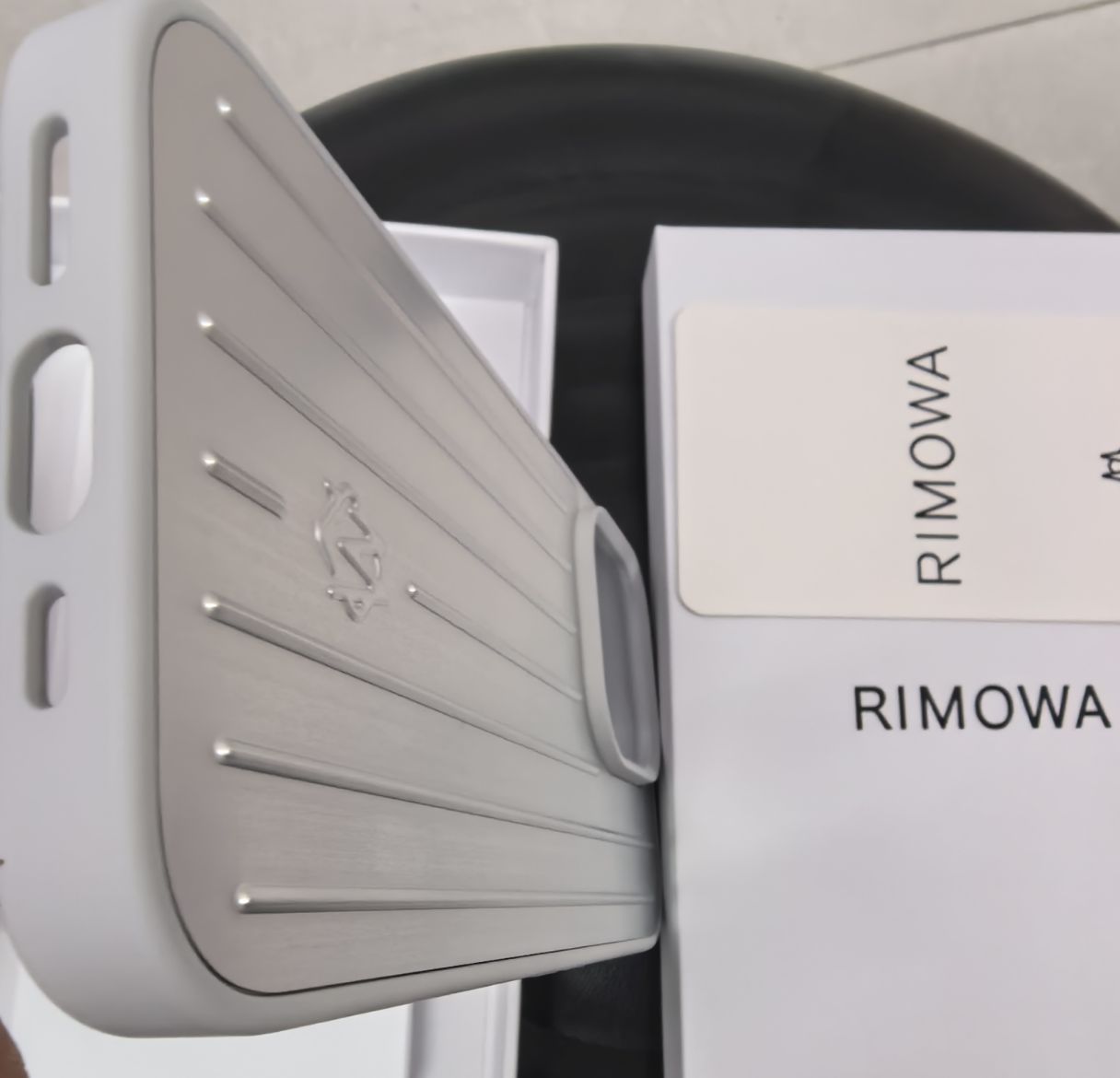 RIMOWA シルバー iPhone14proケース 新品 未使用 - メルカリ