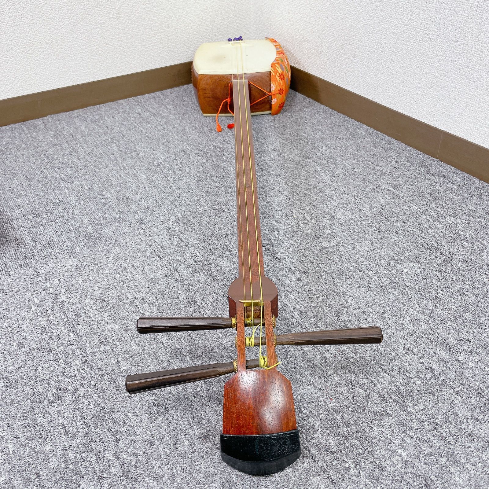 三味線 細棹 花梨 平溝 犬皮 丸打胴 和楽器 ハードケース - メルカリ