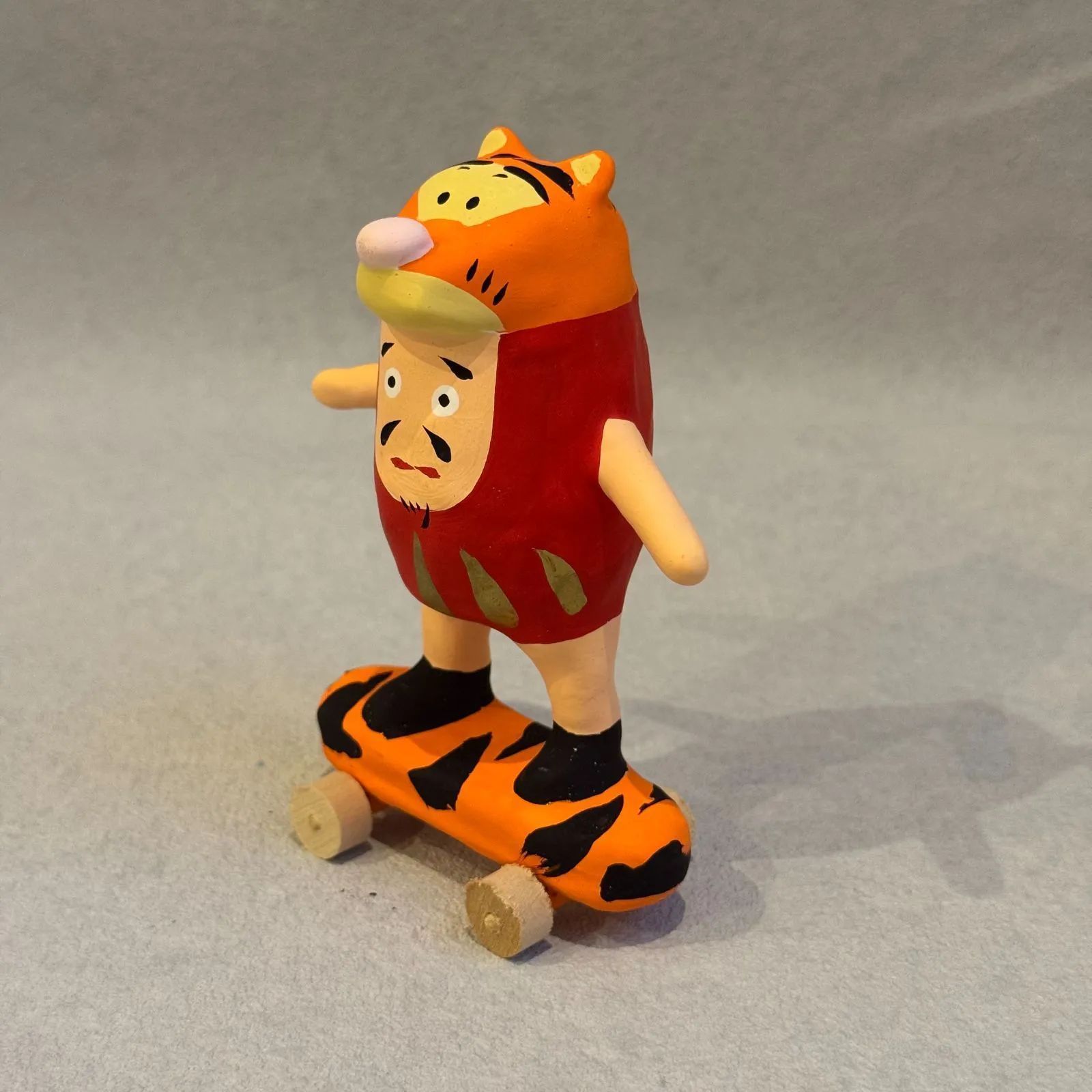 希少干支寅年虎年限定 寿印 スケボーだるま 達磨 × 虎柄ボード 張子