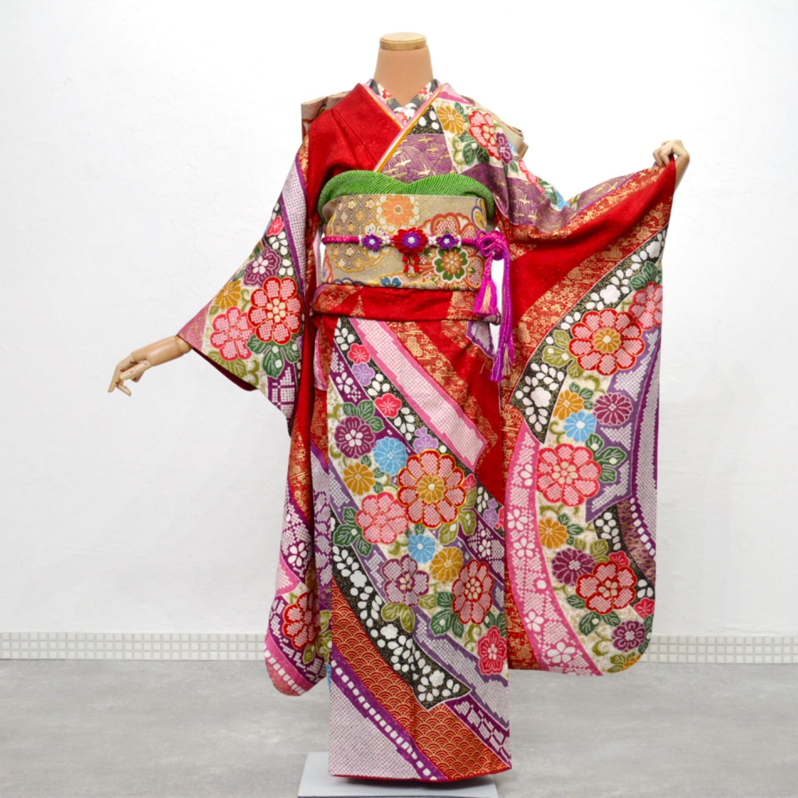 美品》正絹 振袖フルセット S〜Mサイズ 成人式 金駒刺繍 赤地 鶴 個性