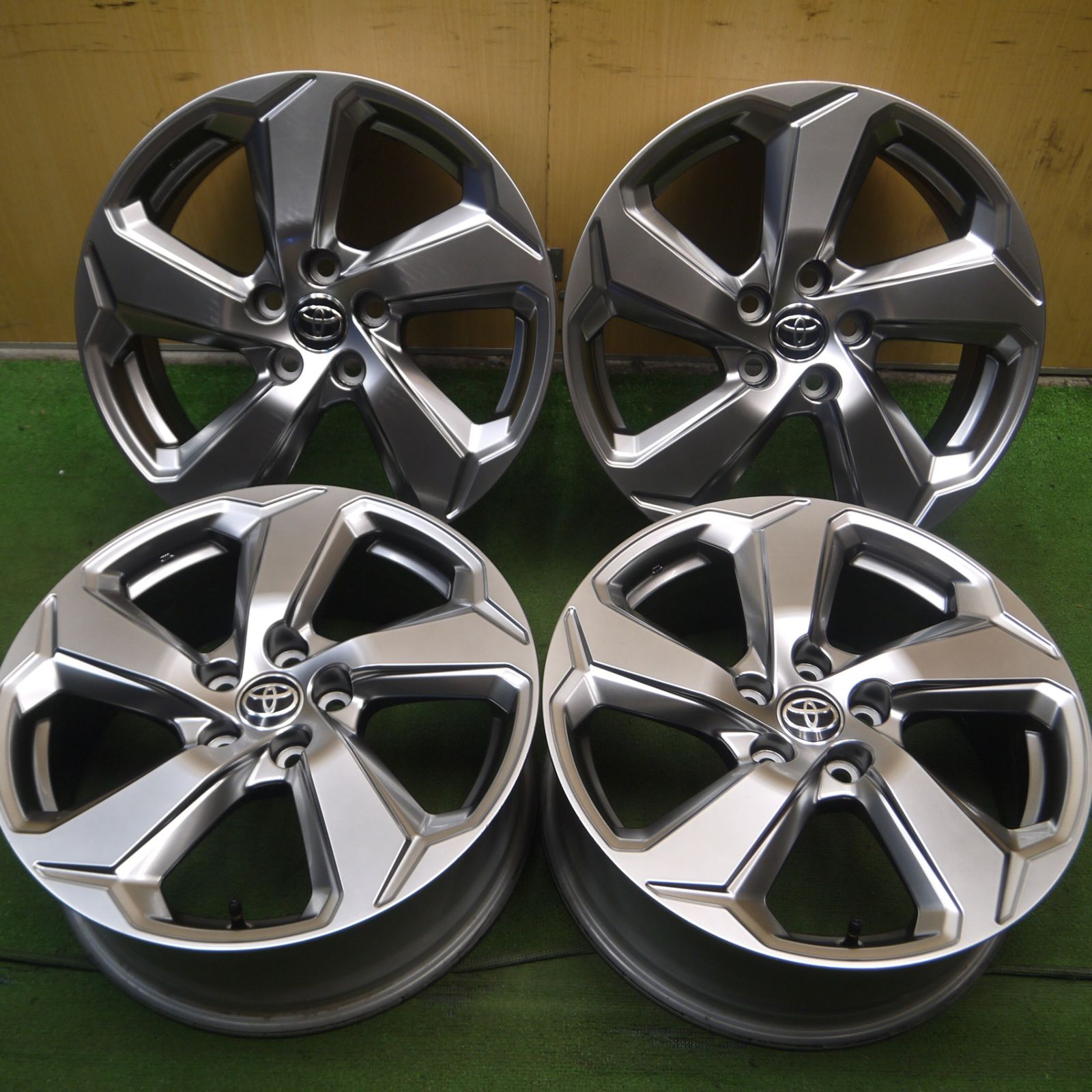 送料無料* ほぼ新車外し☆トヨタ RAV4 純正 ホイール 18インチ 18×7J