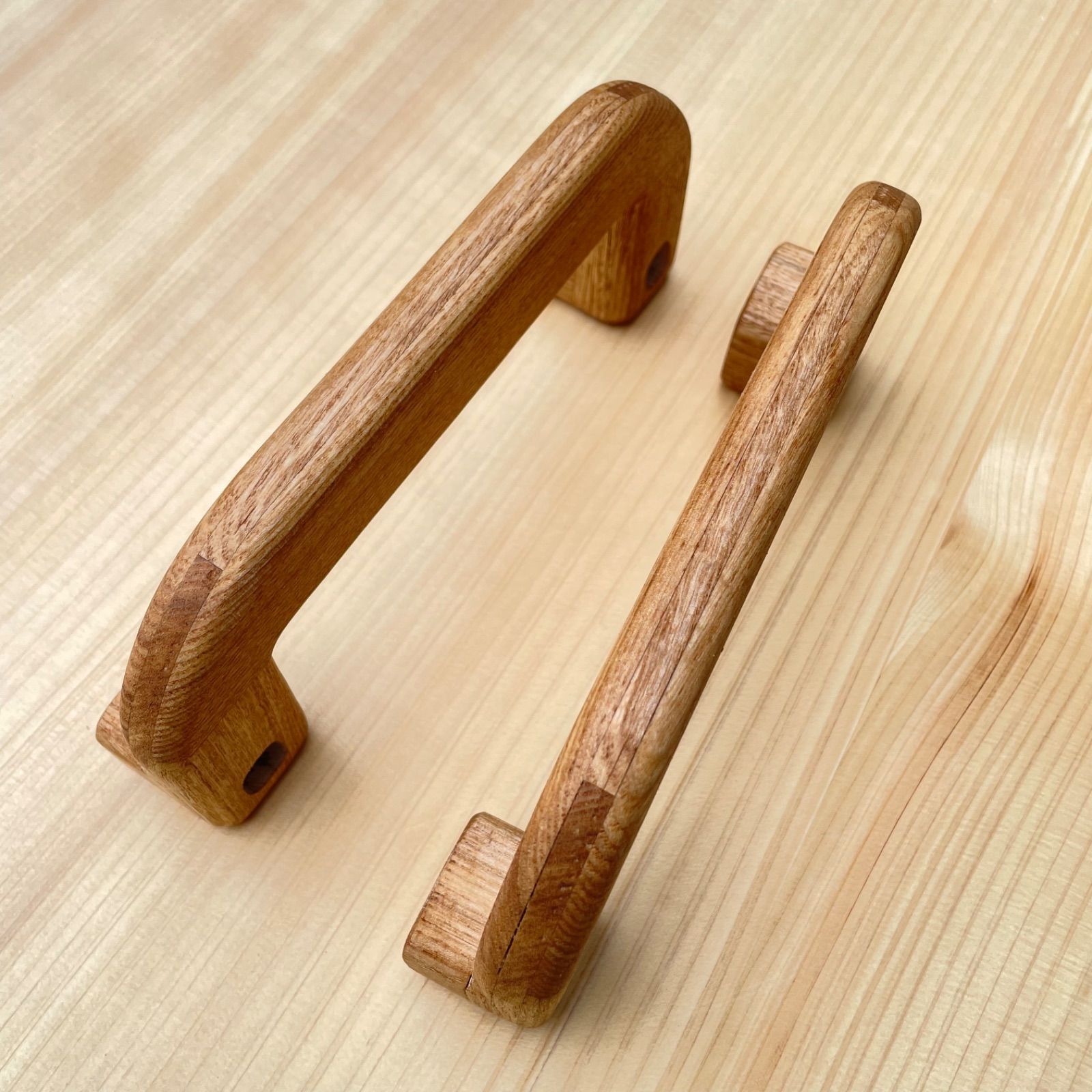 木製アシストグリップ(タモ) ハイエース Aピラー用 - メルカリ