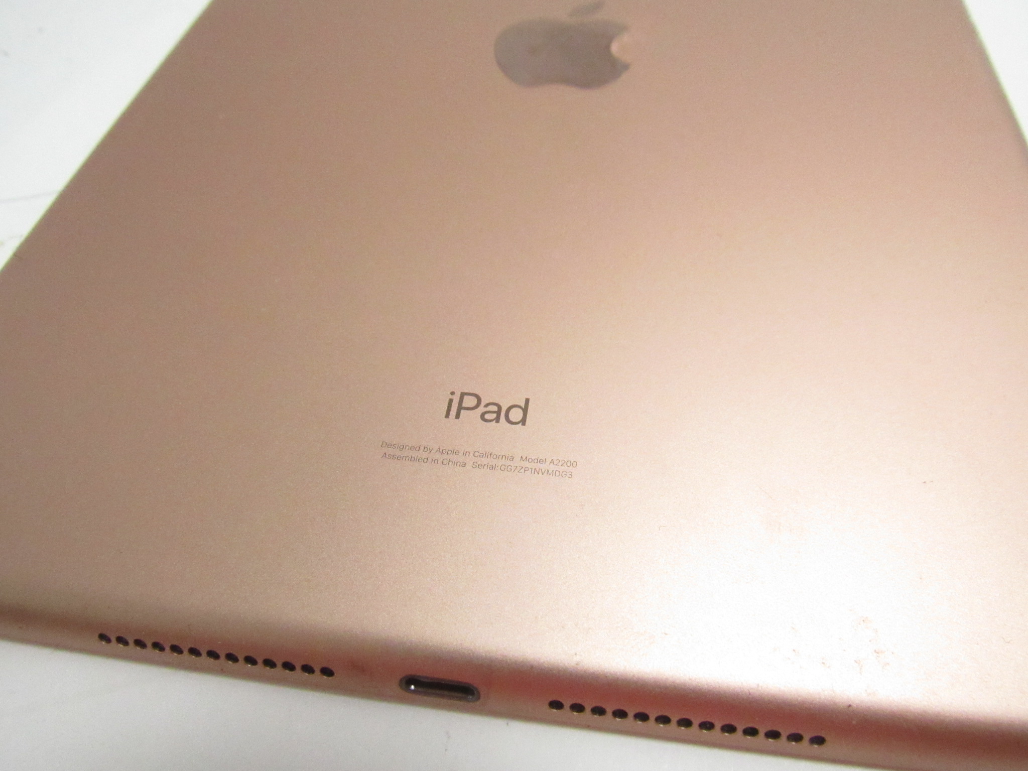 Apple iPad 7th Generation MW6Y2LL/A A2200 32GB Rose Gold Wi-Fi +
