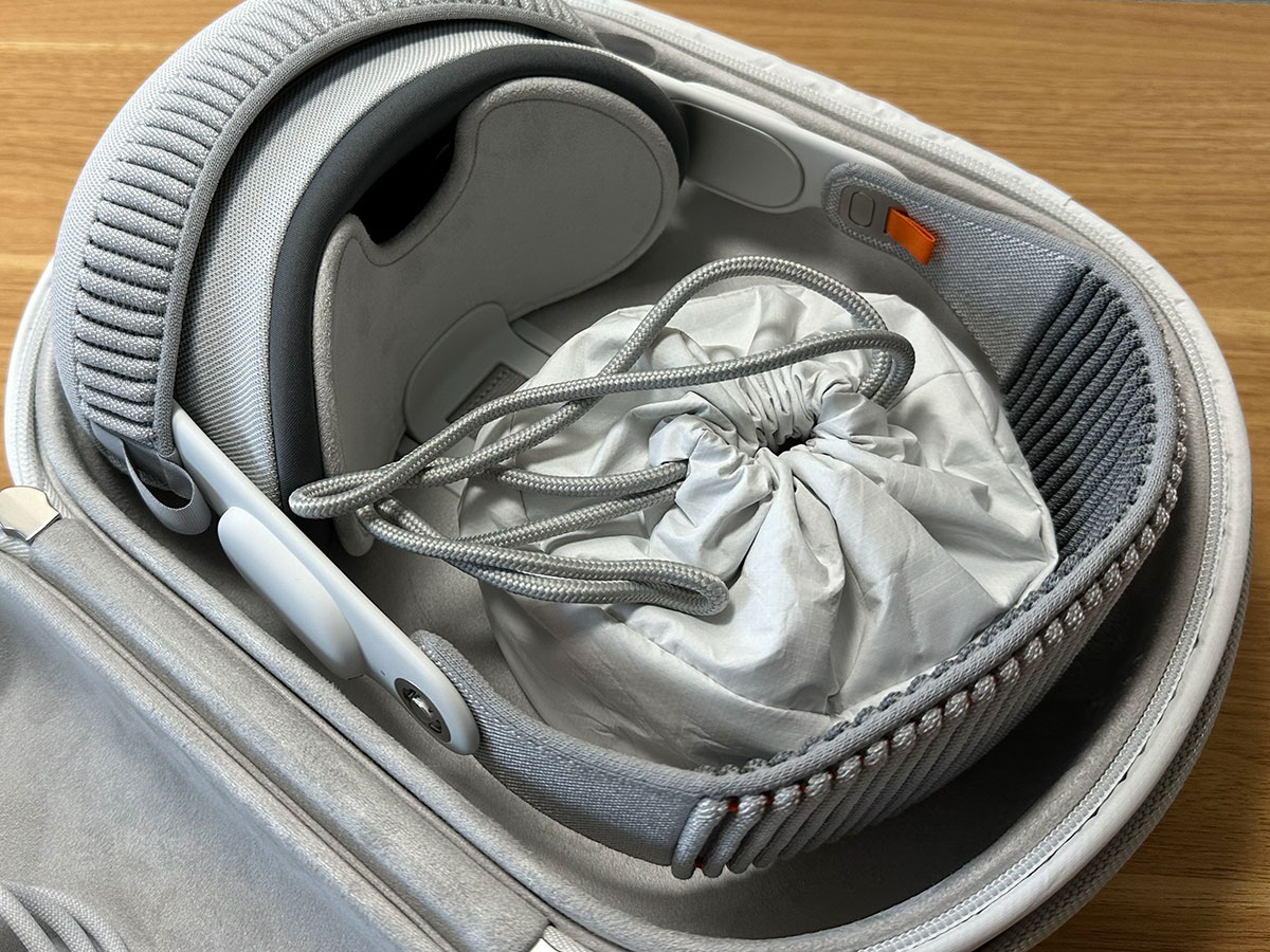 レビュー】Apple純正 Apple Vision Proトラベルケース | アイアリ