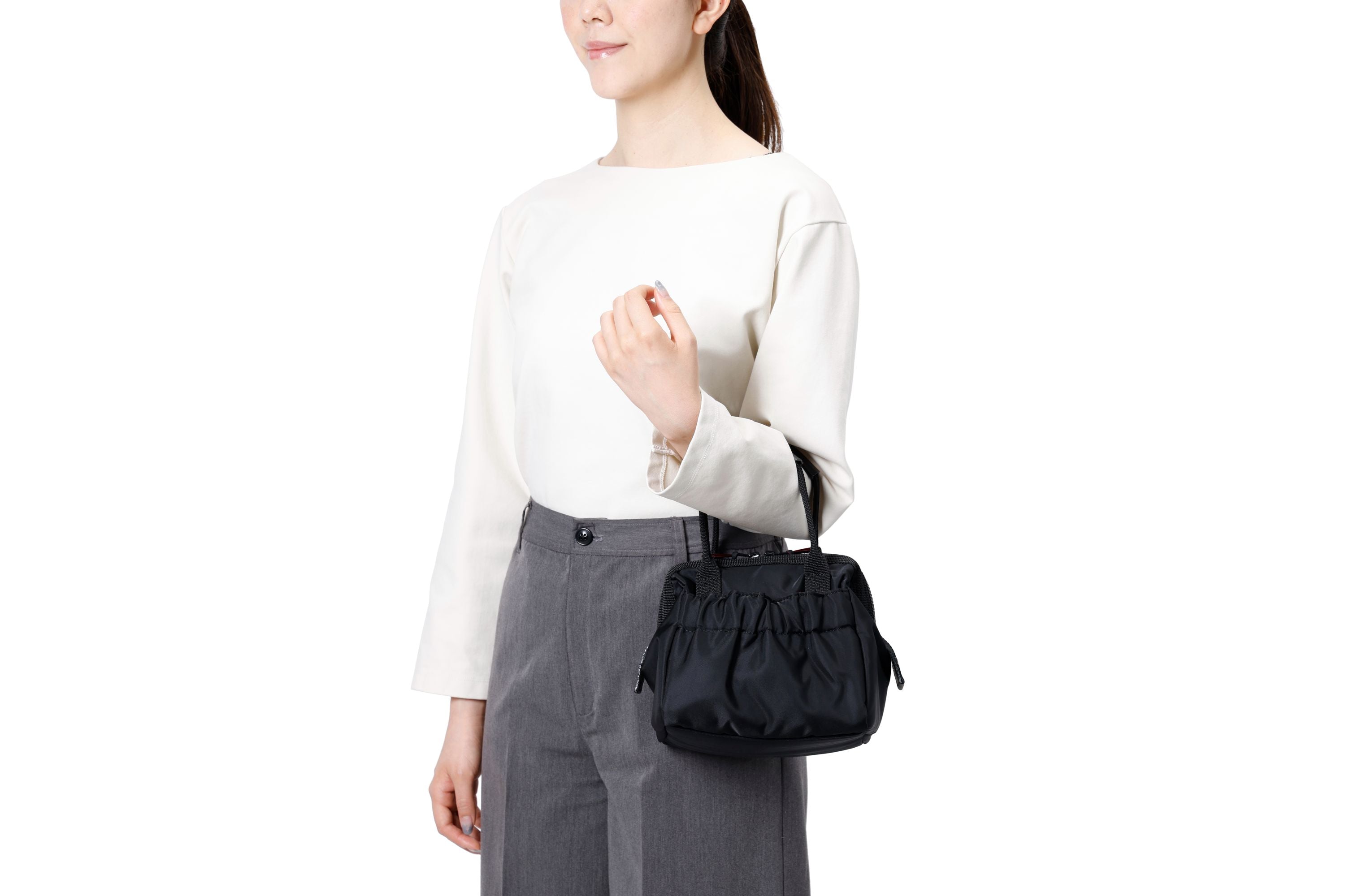 Compact handbag with a wide clasp opening