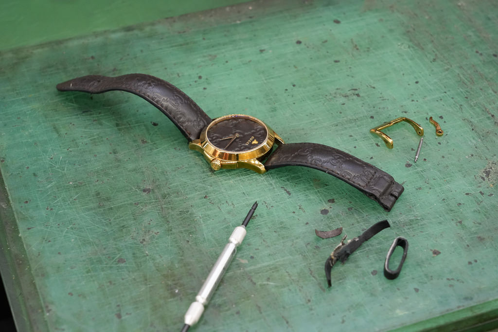 Repair GUCCI グッチ 時計ベルト 定遊革 ループ修理 - Atelier K.I.