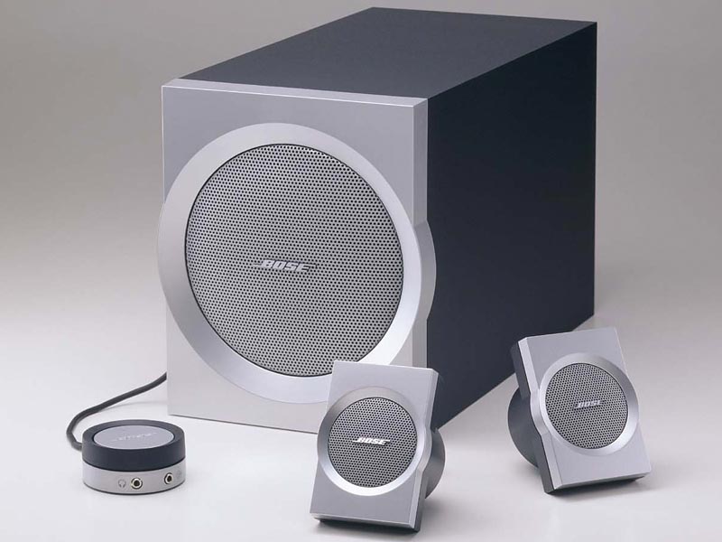 ボーズ、近中距離の使用に適した2.1chスピーカーシステム