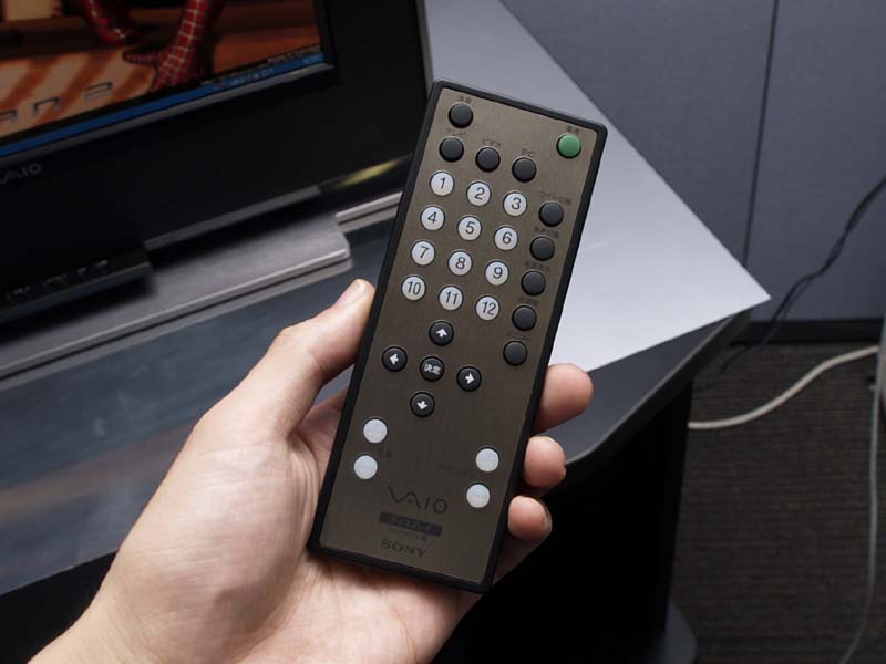 ソニー、VAIOブランドのフルHD対応LEDバックライト液晶ディスプレイ