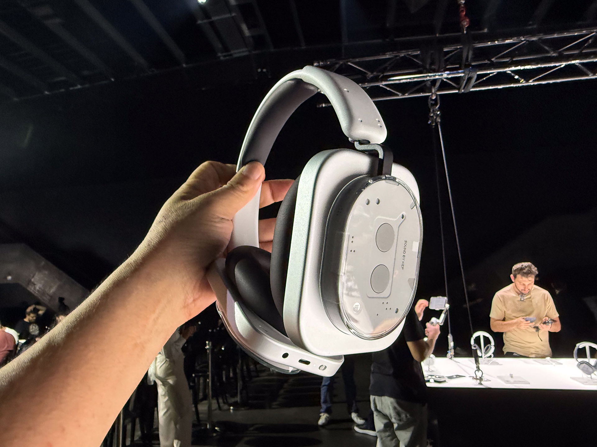 レビュー】Nothingの初ヘッドフォン「Headphone(1)」をチェックする