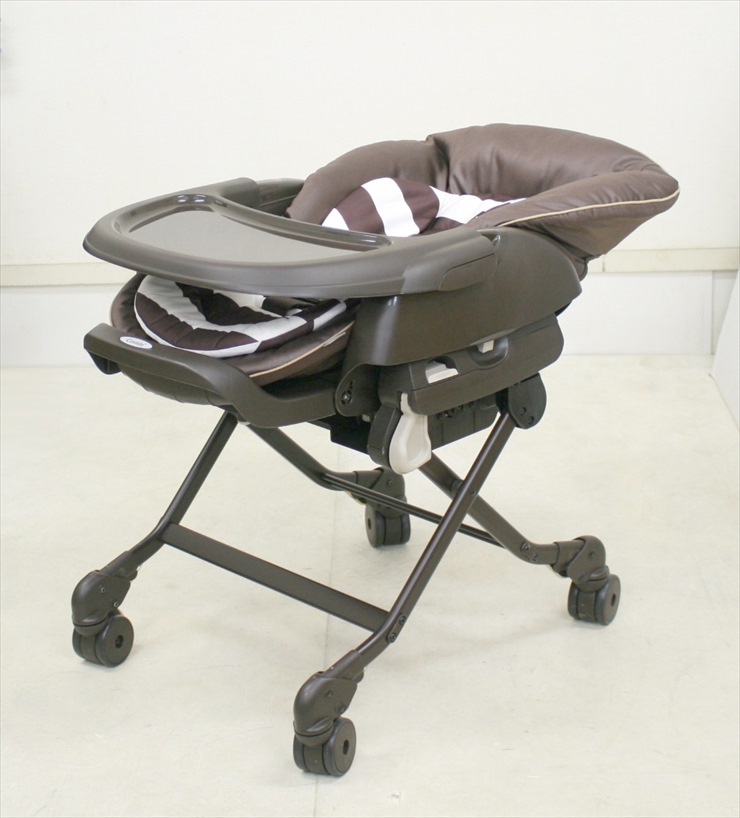 コンビ ネムリラ4キャス オートスイング lotta ハイローチェア 電動