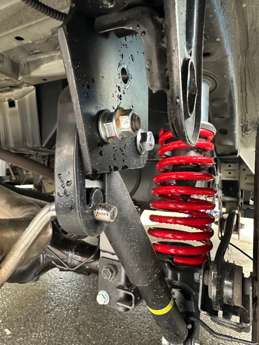 リアショック移設ブラケット | BEAST-R