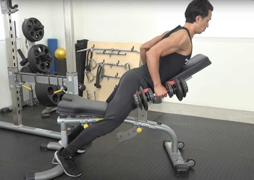 筋トレ】背中の筋肉に効くインクラインダンベルローイング | 【公式