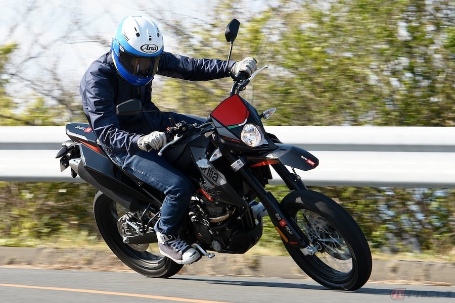 アプリリア「SX125」スポーツ性を優先させた装備はイタリア人好み