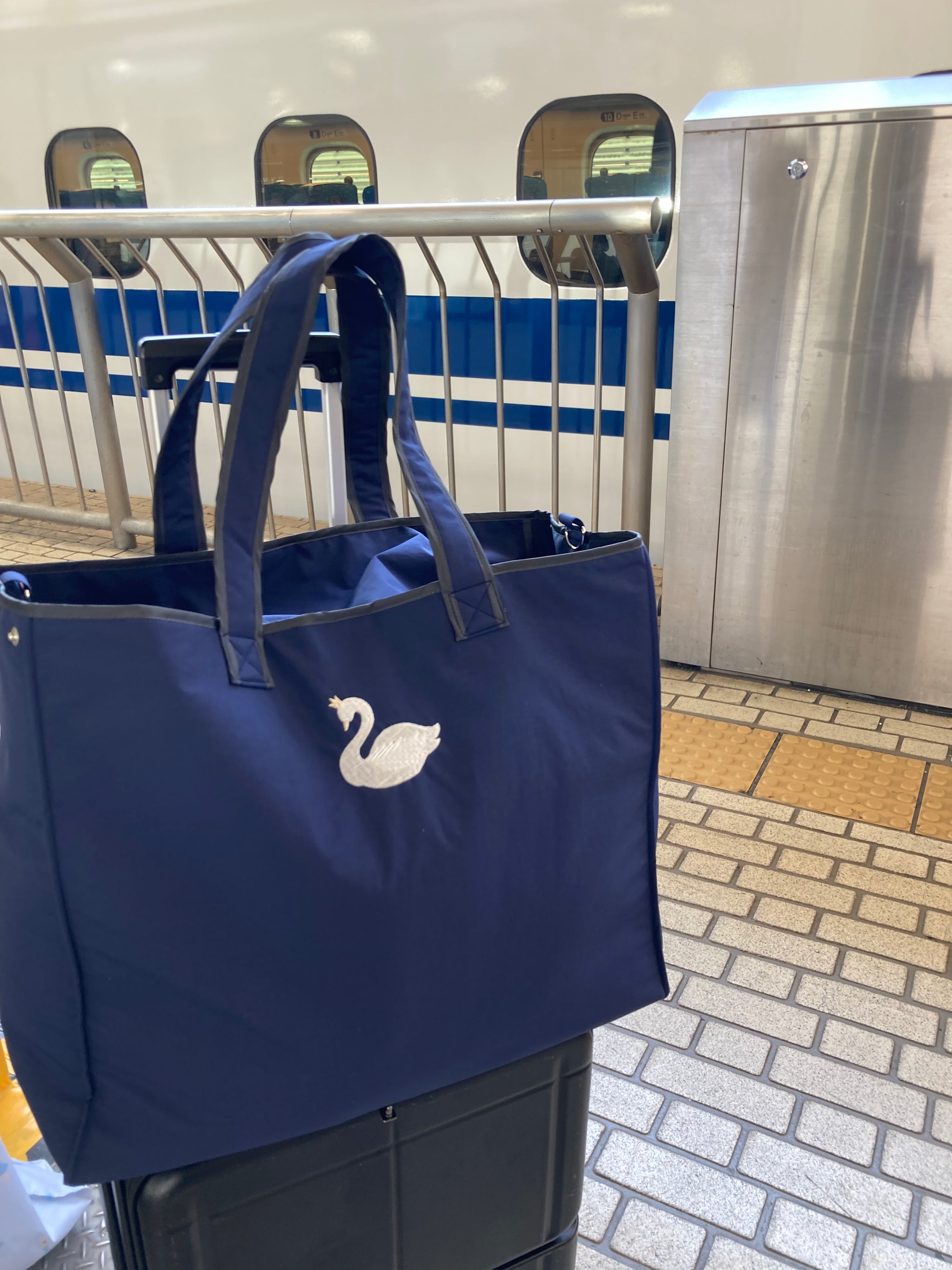 bojjiオリジナルスワンの大容量マザーズバッグ/ネイビー – bojji 公式