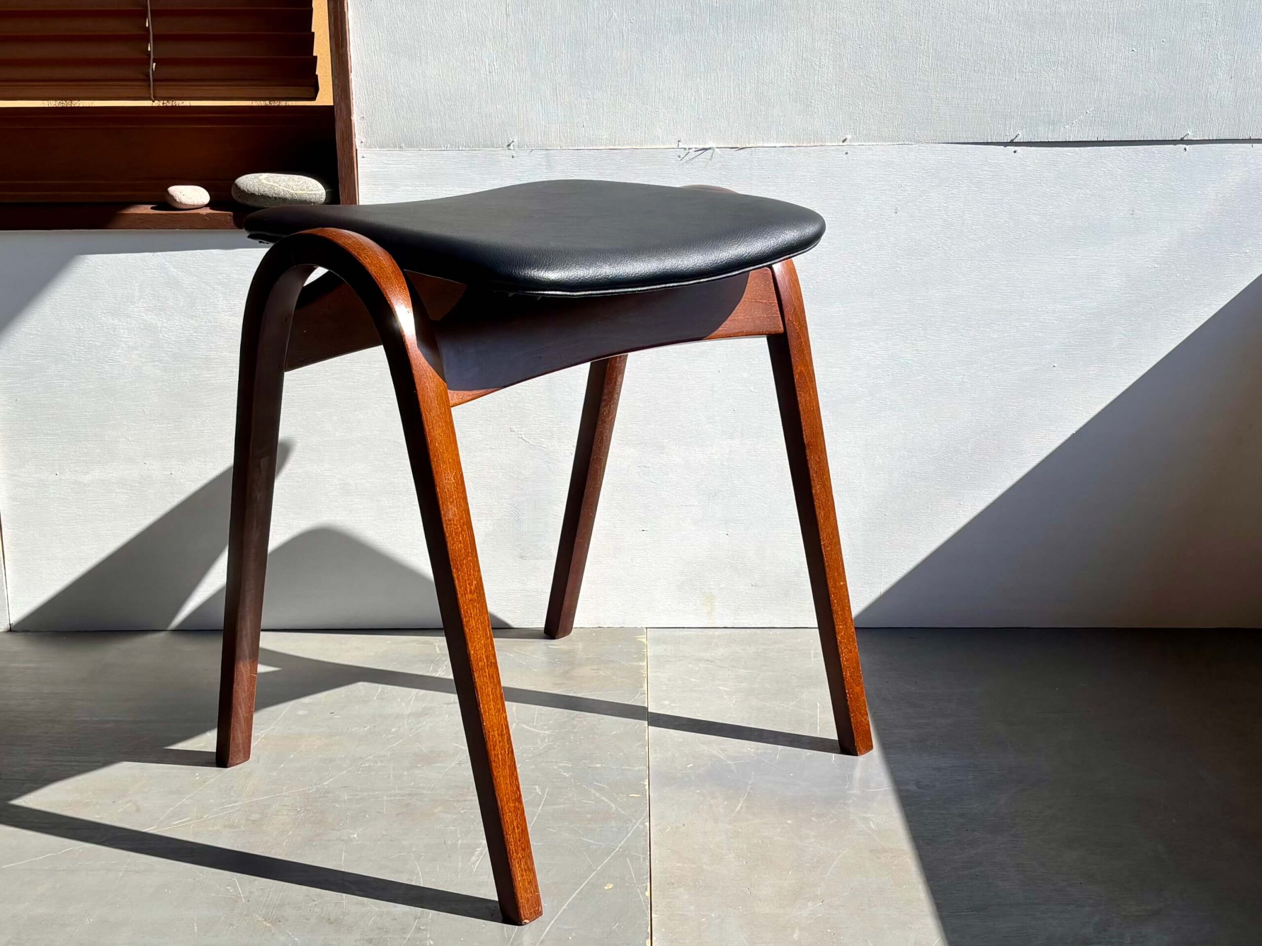 No.6321E「秋田木工スツール〈No.202〉ビニールレザー / ホワイト