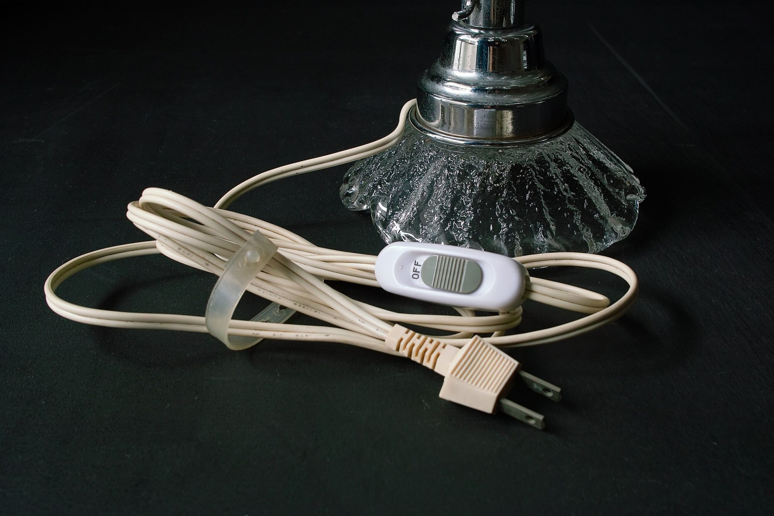 No.7769「ガラスのテーブルランプ：岩田工芸硝子」SOLD | ボルトナット