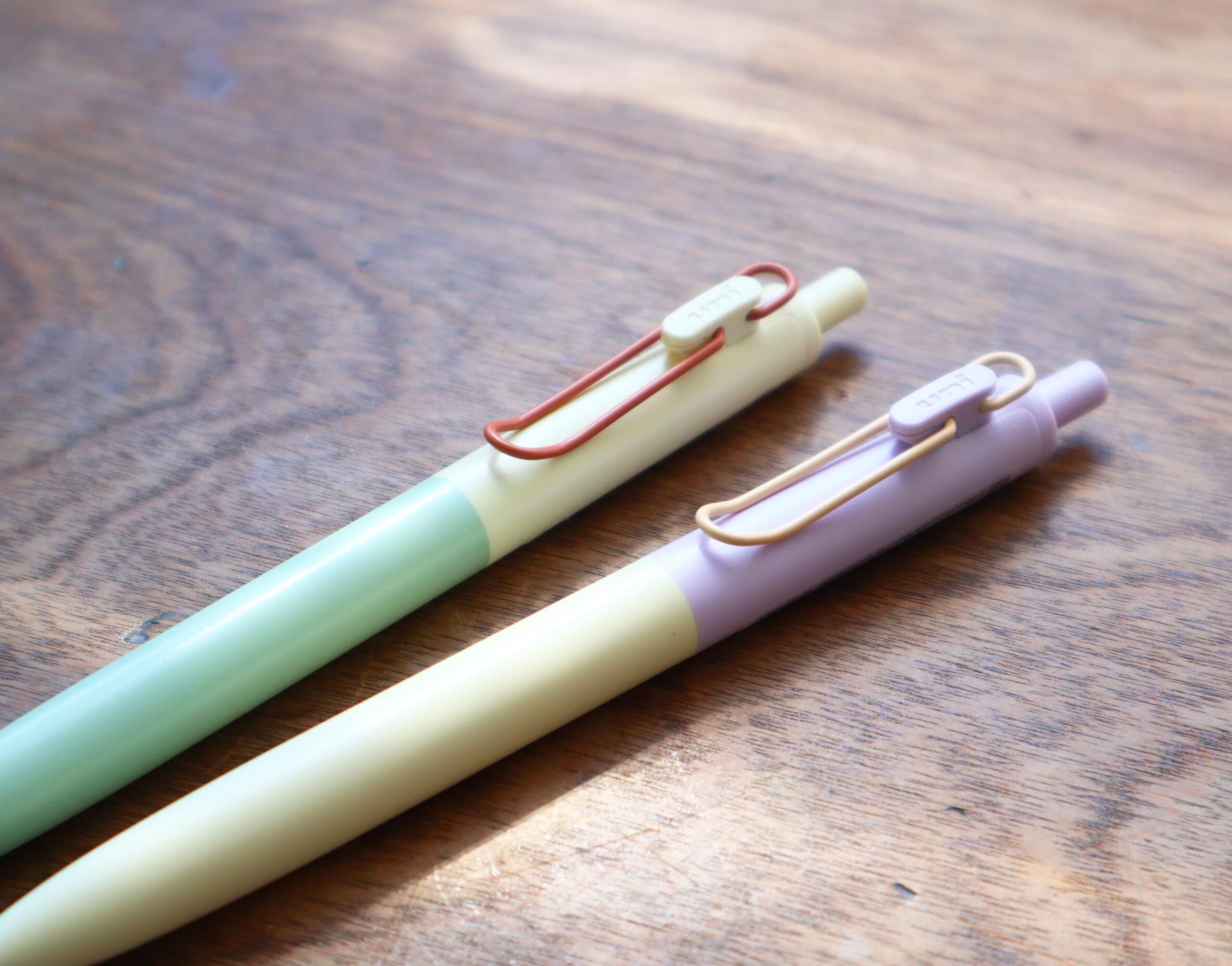 気分があがる！ ユニボールワンF モダンポップカラー - 文華堂｜島根県