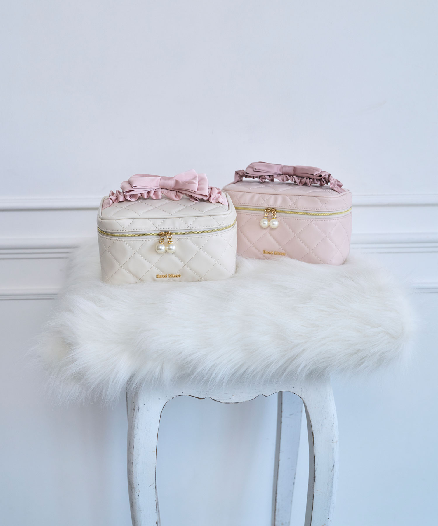 satin traveling boston bag – BUNNY APARTMENT