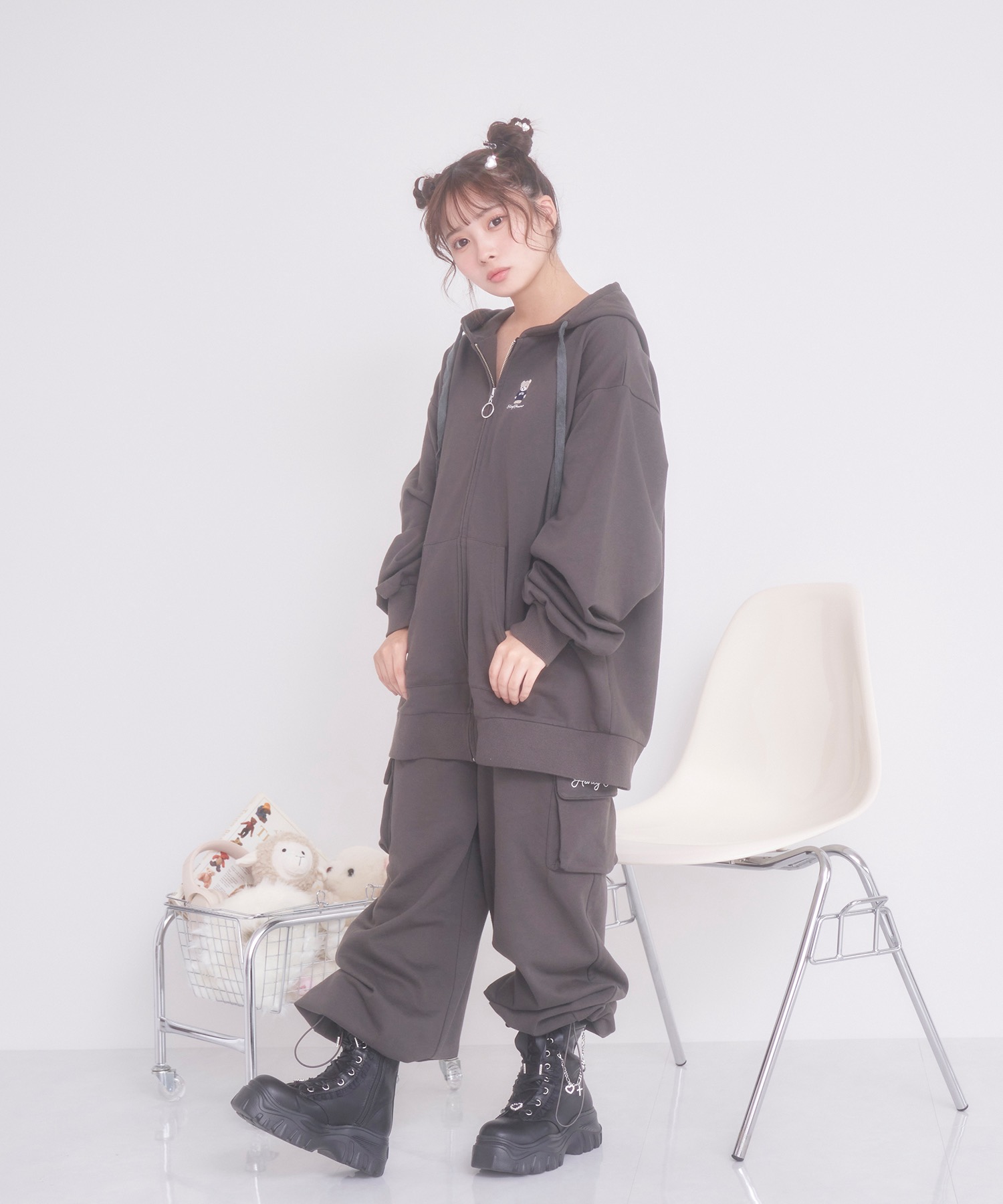 メニーワッペンジップパーカー – BUNNY APARTMENT