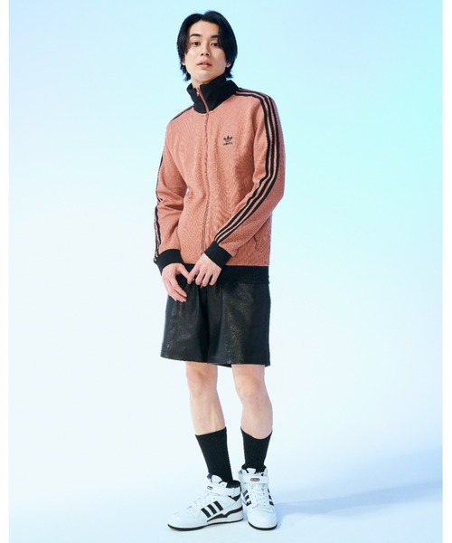 adidas（アディダス）の「アディカラー クラシックス ワッフル
