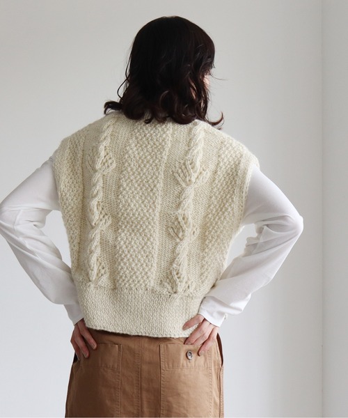 yuni（ユニ ）の「ネパールハンドニット アランショートベスト（ベスト