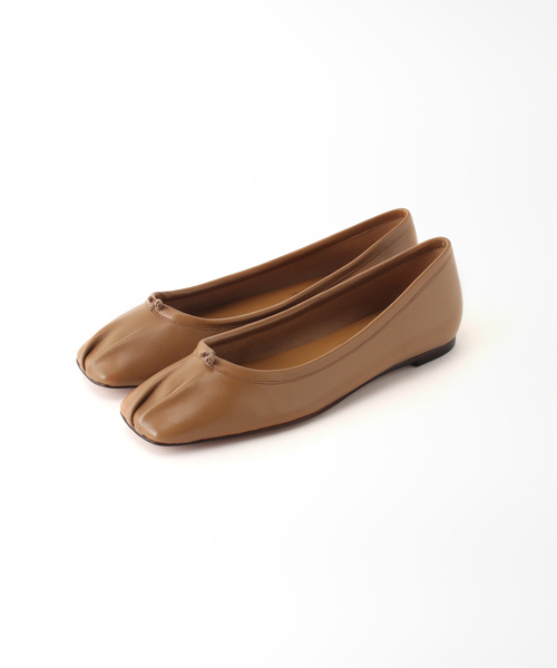 LE TALON（ルタロン）の「GRISE レザースクエアプリーツフラット
