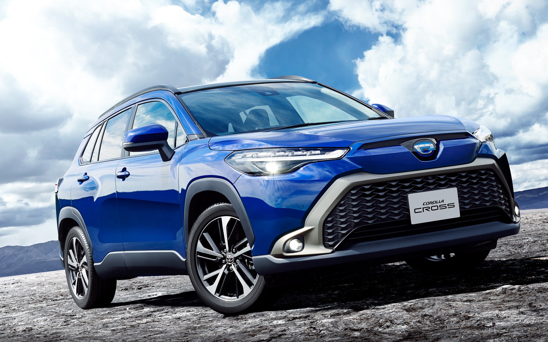 トヨタ、カローラの新型コンパクトSUV「カローラクロス」 ガソリン車と