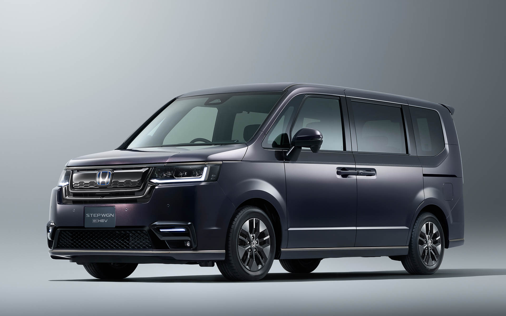 ホンダアクセス、「ステップワゴン」用純正アクセサリー 黒で力強く