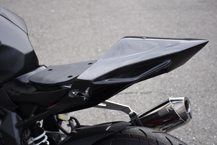 17~22CBR250RR(MC51)ｼﾝｸﾞﾙｼｰﾄ/ﾚｰｽ/白ｹﾞﾙ/15mmUP | EIGHT （才谷屋