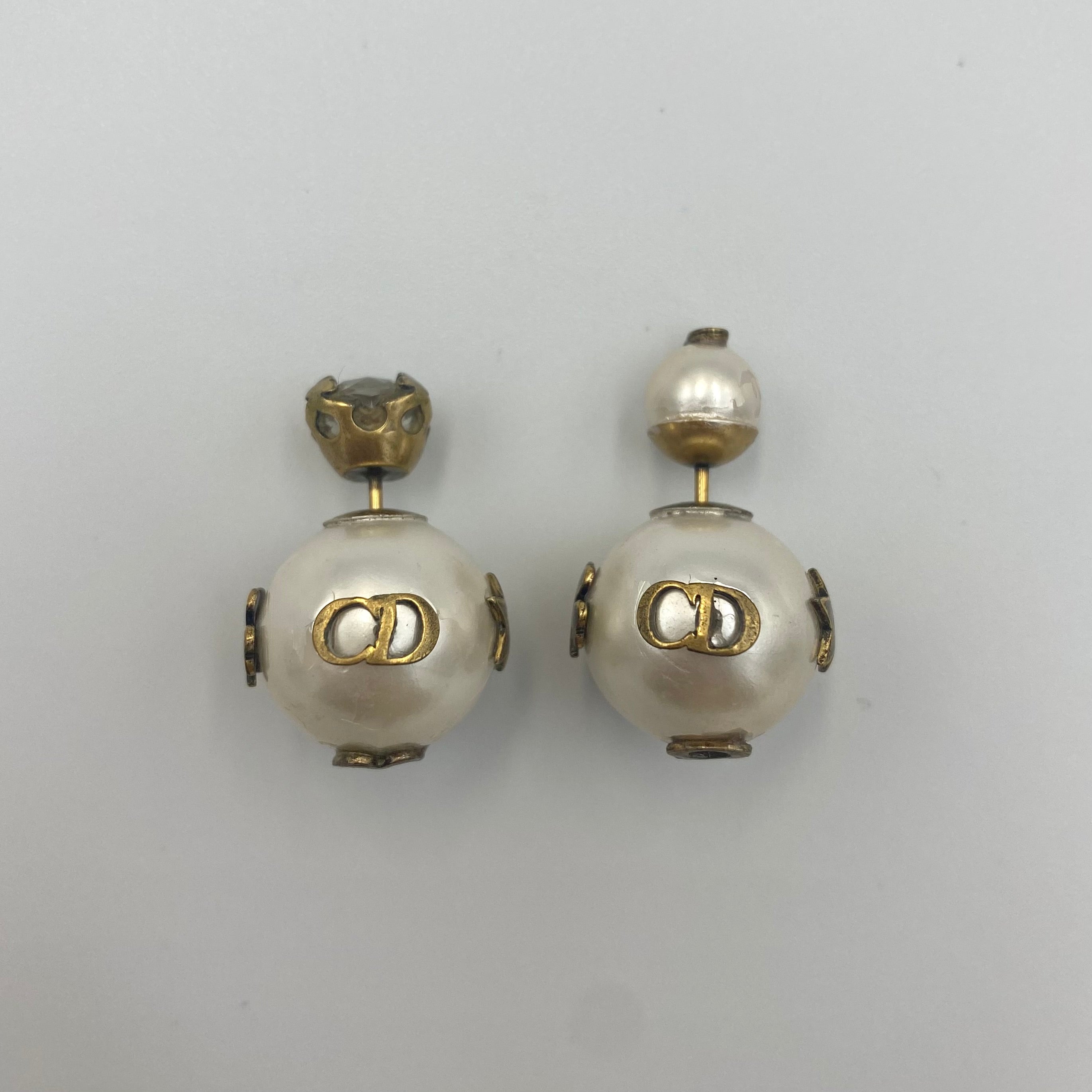 Dior ディオール CDロゴ クローバー ハチ フェイクパールピアス