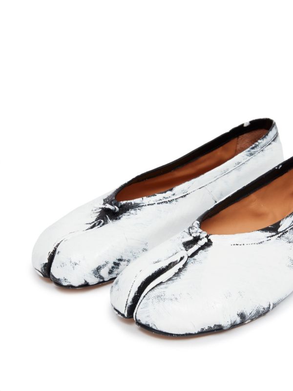 Maison Margiela Tabi New Leather Ballerina Shoes | White | FARFETCH