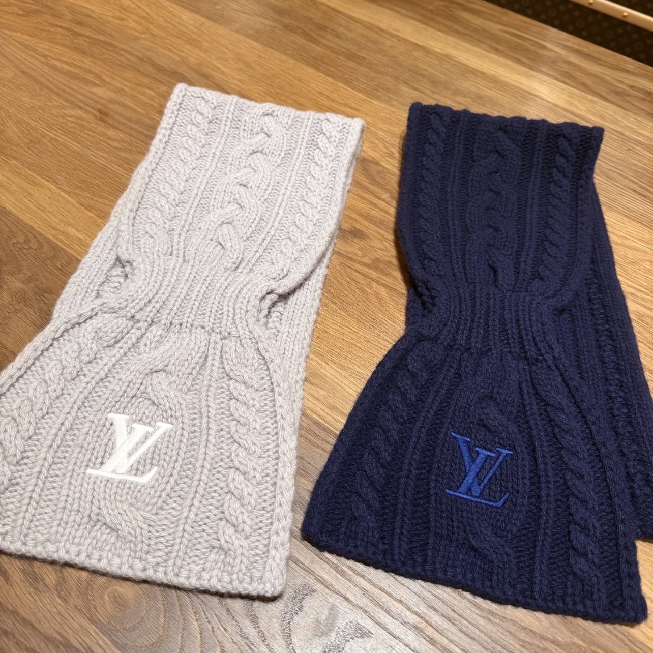 ルイヴィトン】スカーフ・オンリー LV ミニケーブル 着脱簡単 (Louis