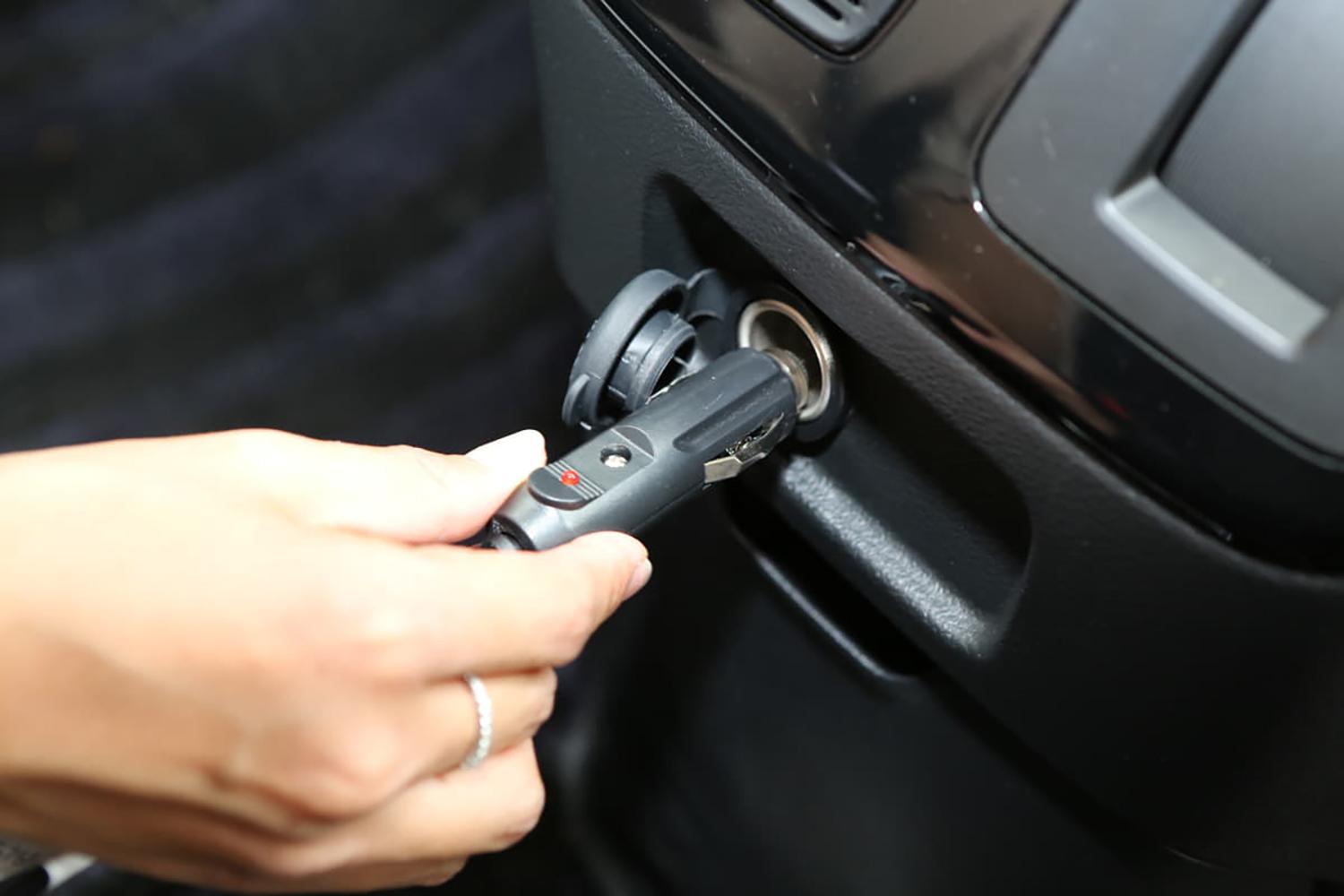 スマホ充電どころか車載冷蔵庫に電気ケトルまで！ シガーソケットは