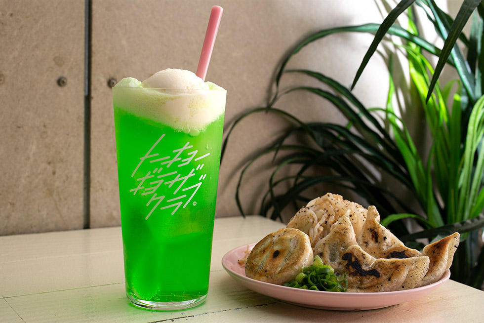 ギョーザ店なのに看板商品は「クリームソーダ」 若者ヒットの謎：日経