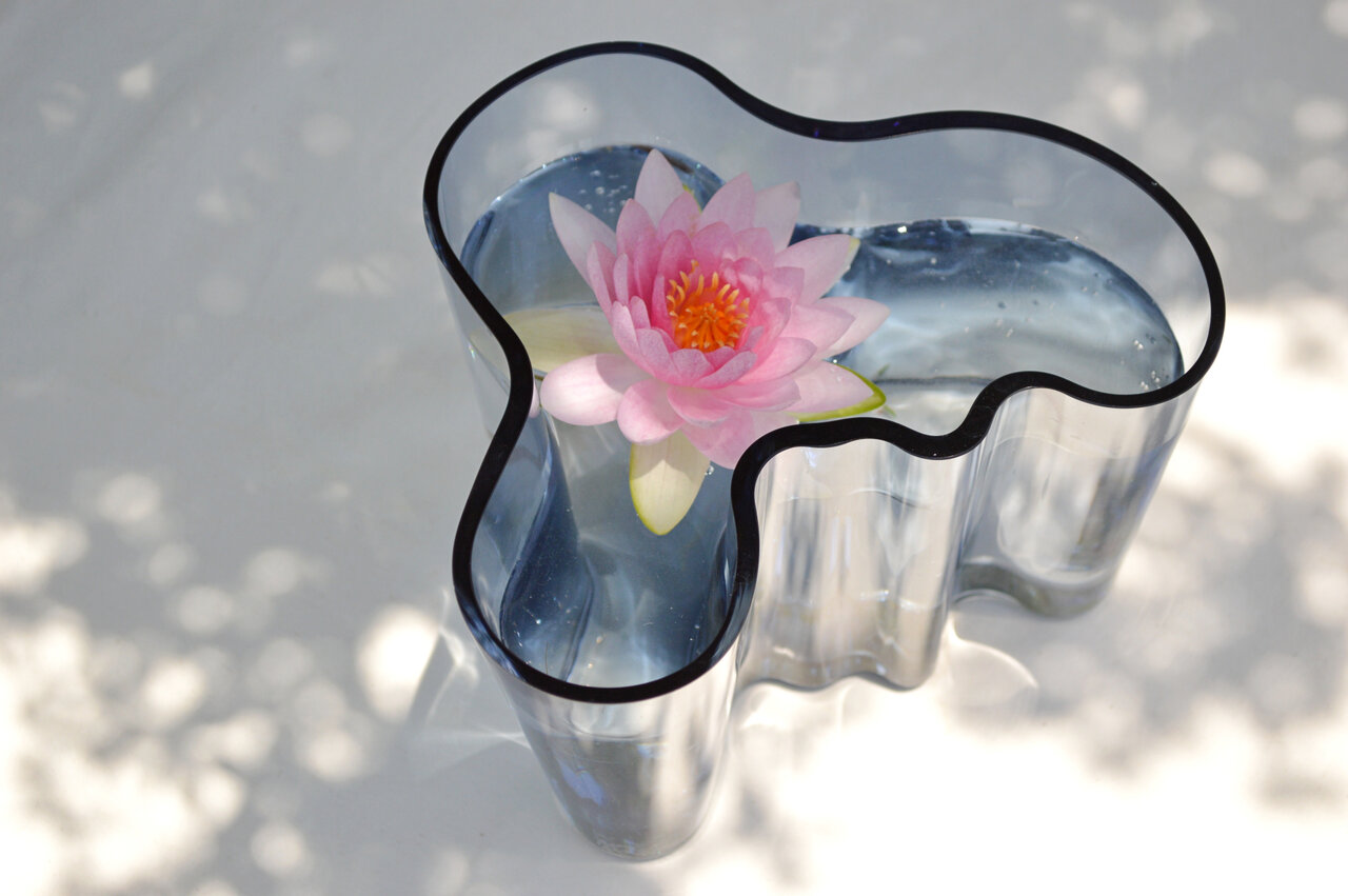 イッタラのアアルトベース｜「花を生ける」をおまけにする北欧の花器