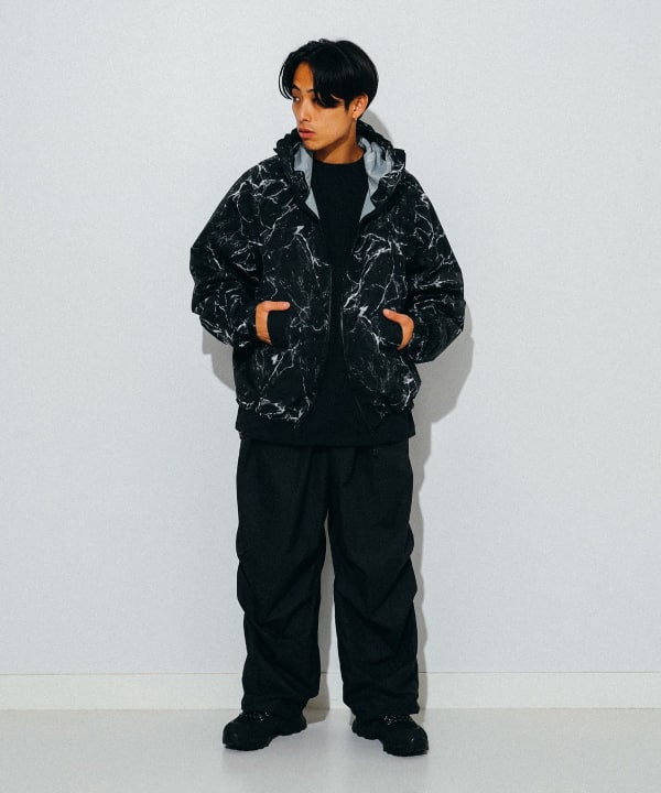 BEAMS (BEAMS) Water-repellent all-over print zip-up hoodie