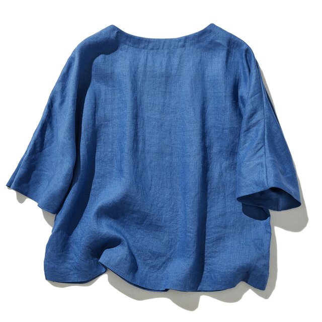 ゆるっと差の付くリネントップス 五分袖ブラウス 爽やかな青色 230402