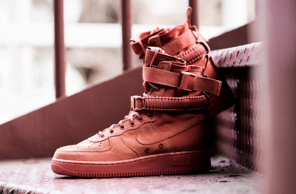 スニダンで購入可】NIKE SPECIAL FIELD AIR FORCE 1 DUSTY PEACH