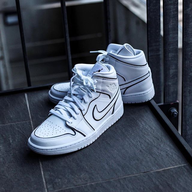 ナイキ ウィメンズ エアジョーダン 1 ミッド 