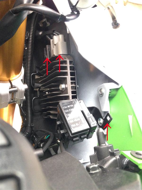 ZX-6R(636) アッパーカウル（サイドカウル）取り外し（カワサキ ZX-6R