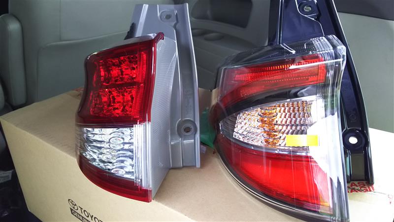 4型テールランプ取り付け (リヤコンビネーションランプ側)（トヨタ