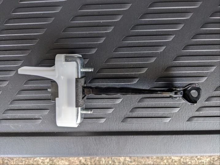 アルファード用ドアチェッカー流用（トヨタ ハイエースバン・H200系