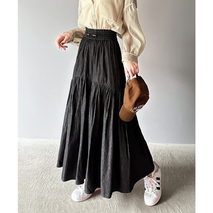 歩くたびにふんわり軽やか。デニムティアードフレアスカート[品番